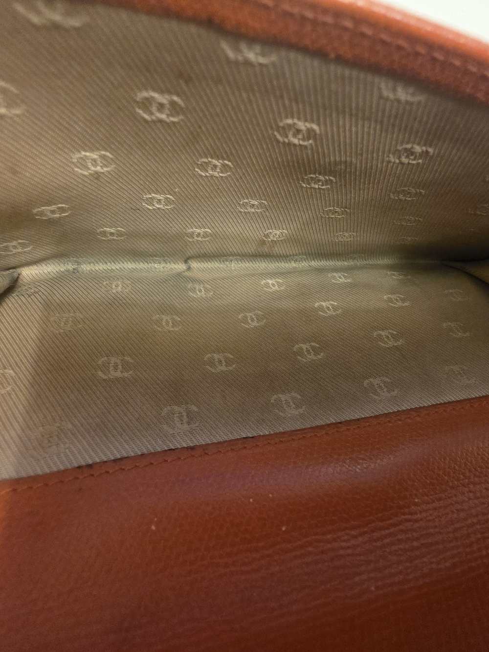 CHANEL Orange Textured Leather Continental Wallet with CC Snap - Picture 4 of 8